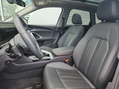 Used 2025 Audi Q5 Premium w/ Convenience Package AWD/4WD image 3