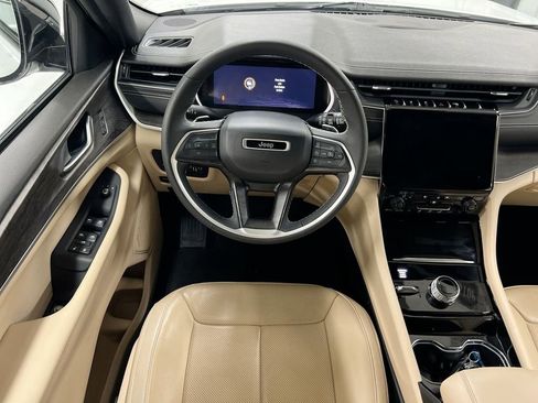 Used 2023 Jeep Grand Cherokee L Limited w/ Luxury Tech Group II image 11