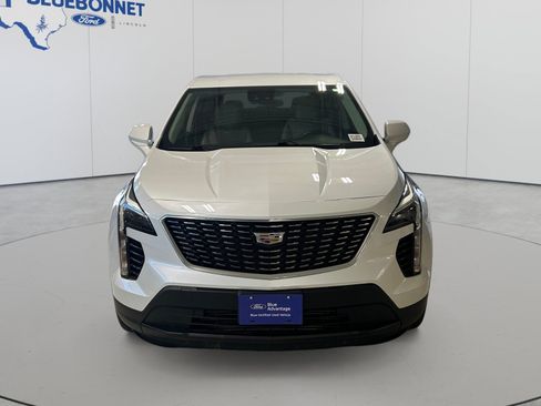 Used 2023 Cadillac XT4 Luxury w/ Cold Weather Package FWD image 2