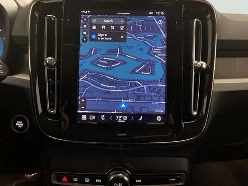 Used 2025 Volvo XC40 B5 Plus image 35