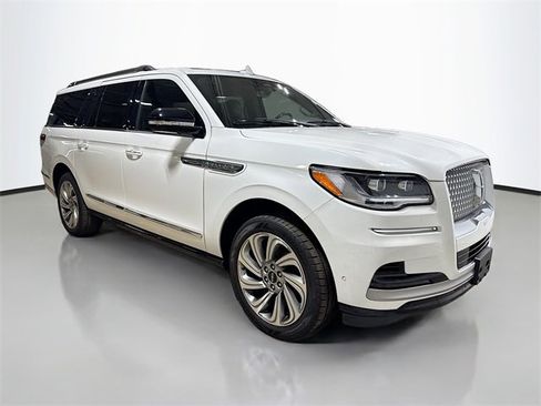 Used 2022 Lincoln Navigator L Reserve image 5