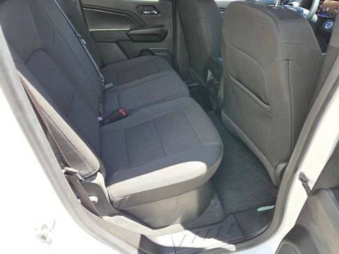 Used 2024 Chevrolet Colorado LT w/ LT Convenience Package RWD image 14