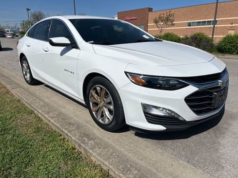 Used 2019 Chevrolet Malibu LT w/ Leather Package FWD image 2