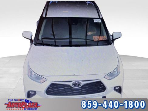 Used 2025 Toyota Highlander LE AWD/4WD image 2