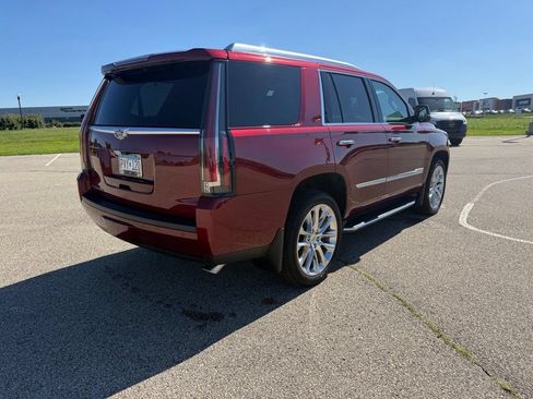 Used 2019 Cadillac Escalade Luxury AWD/4WD image 6