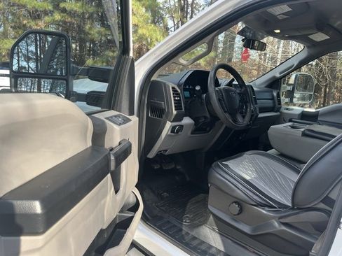 Used 2019 Ford F250 XL w/ Power Equipment Group image 4
