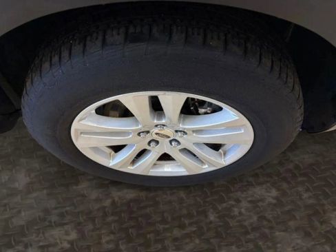 Used 2019 Ford Explorer XLT w/ Equipment Group 202A AWD/4WD image 37