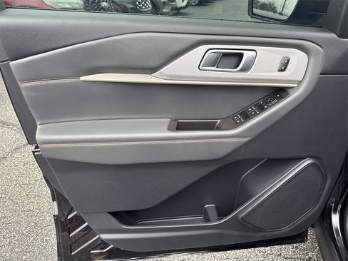 Used 2025 Ford Explorer Active image 10