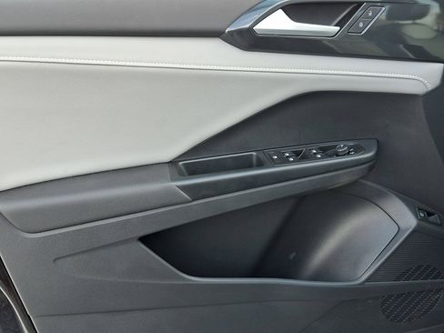 Used 2022 Volkswagen Taos SEL image 13