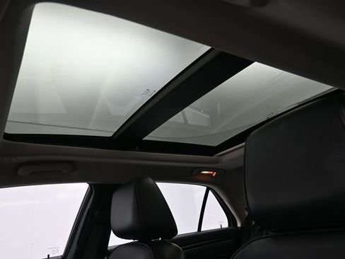 Used 2018 Chrysler 300 Limited w/ Safetytec Plus Group image 22