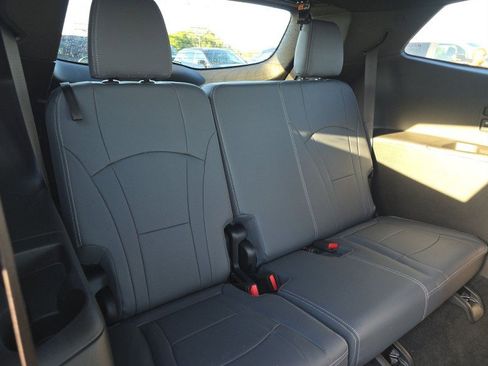 Used 2023 Buick Enclave Essence FWD image 7