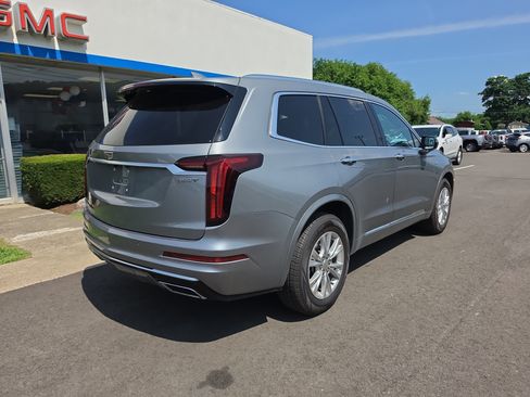 Used 2024 Cadillac XT6 Luxury w/ LPO, Floor Liner Package AWD/4WD image 3