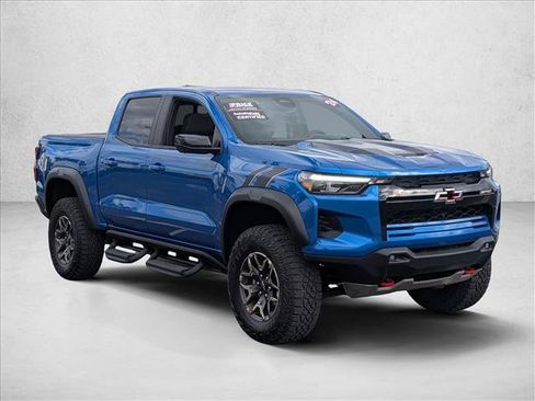 Used 2024 Chevrolet Colorado ZR2 w/ Technology Package AWD/4WD image 3