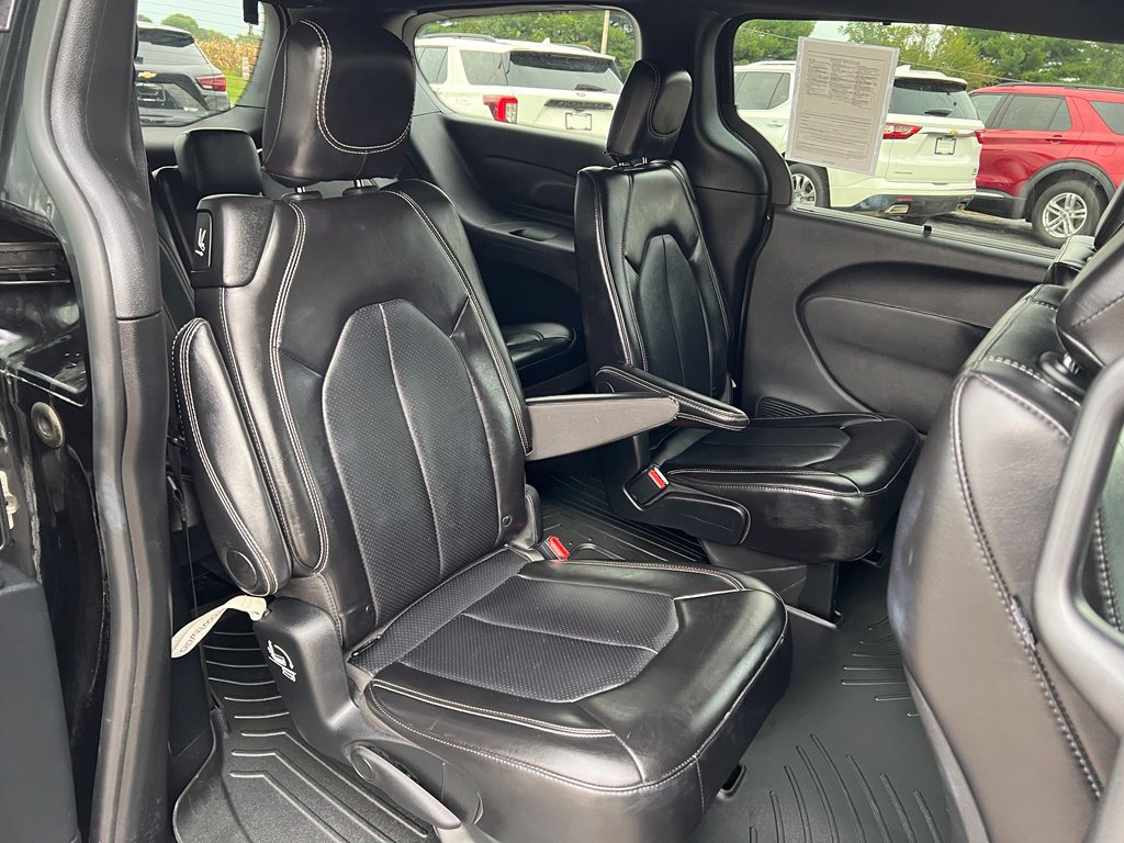 Used 2025 Chrysler Pacifica Select FWD image 14