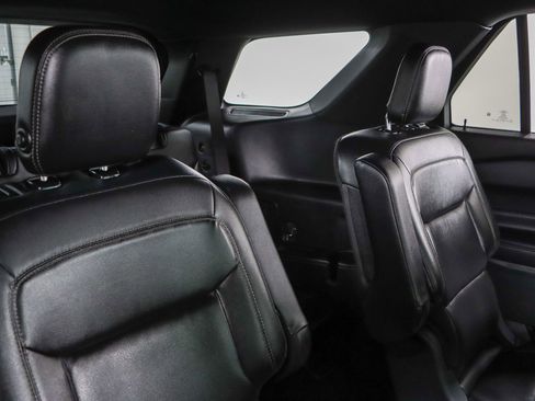 Used 2020 Ford Explorer XLT w/ Equipment Group 202A AWD/4WD image 28