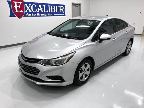 Used 2017 Chevrolet Cruze LS image 6