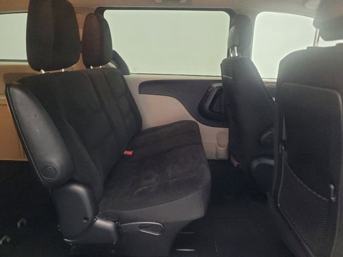 Used 2018 Dodge Grand Caravan SE FWD image 19