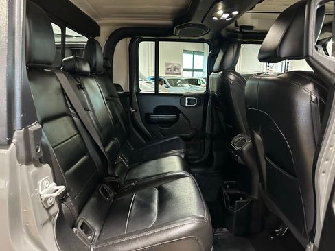 Used 2021 Jeep Gladiator Sport image 36