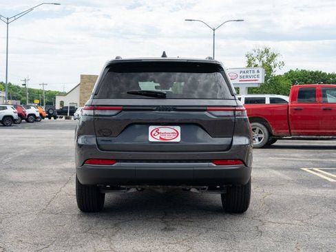 New 2026 Jeep Grand Cherokee Altitude AWD/4WD image 4
