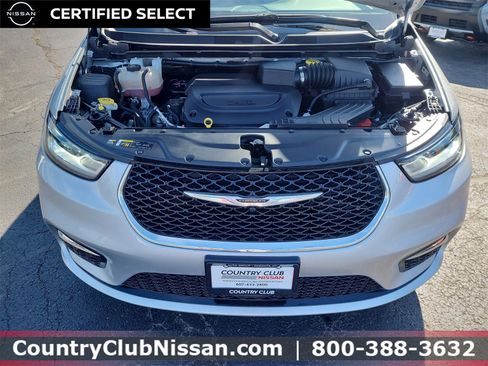 Used 2024 Chrysler Pacifica Touring-L image 33
