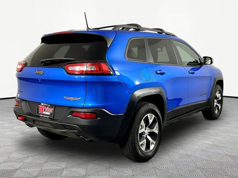Used 2017 Jeep Cherokee Trailhawk w/ Cold Weather Group AWD/4WD image 6