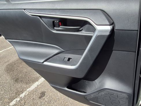 Certified 2021 Toyota RAV4 LE AWD/4WD image 19