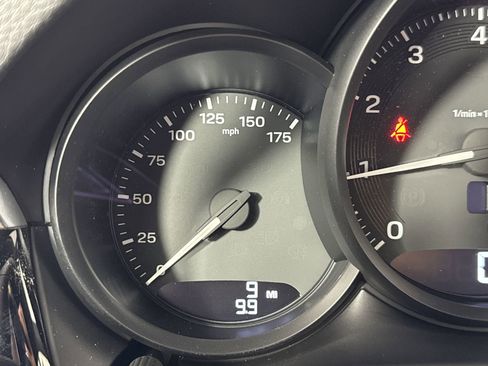 Certified 2025 Porsche Macan image 17