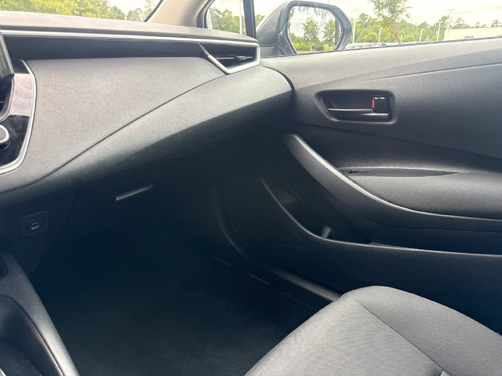 Used 2025 Toyota Corolla LE FWD image 17