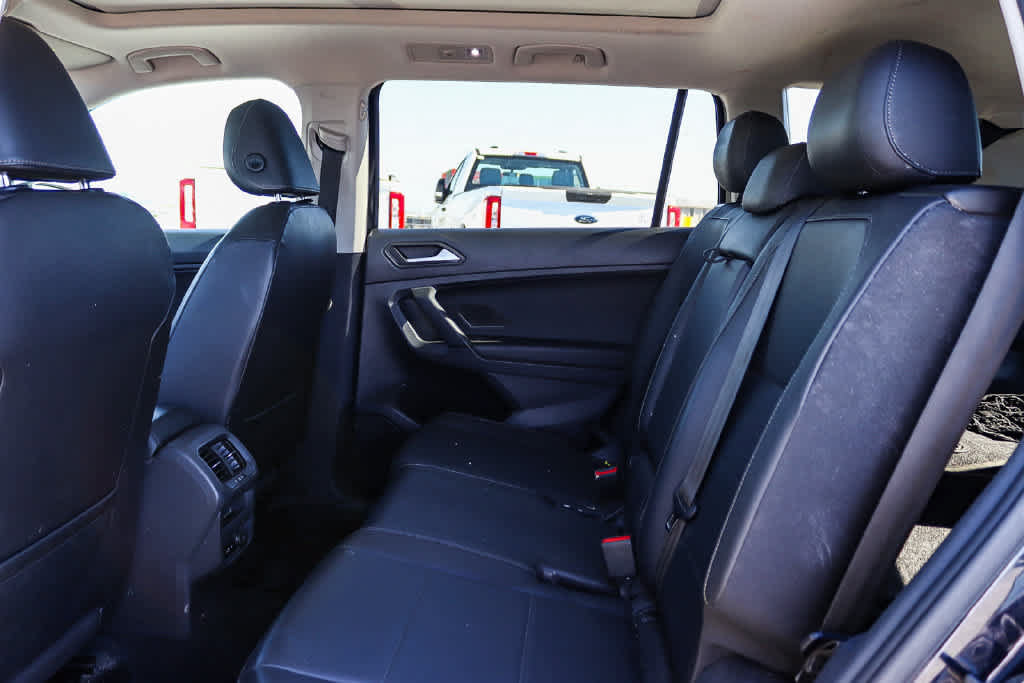 Used 2019 Volkswagen Tiguan SE w/ Panoramic Sunroof Package FWD image 17