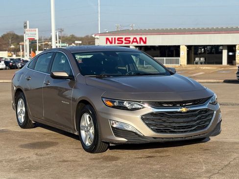 Used 2025 Chevrolet Malibu LS image 5