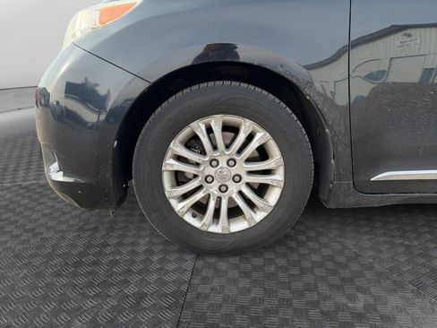 Used 2014 Toyota Sienna XLE image 11