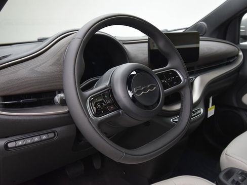 New 2025 FIAT 500 e image 31