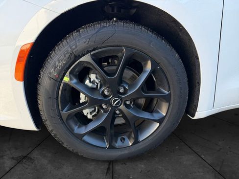 New 2026 Chrysler Pacifica Limited w/ Uconnect Theater Family Group image 14