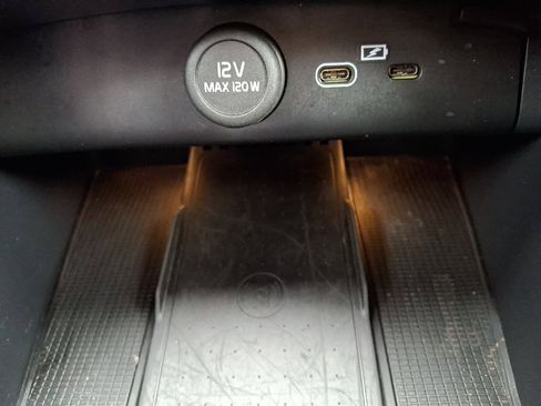 Certified 2025 Volvo XC40 B5 Plus image 26