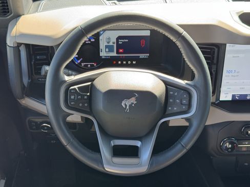 Used 2023 Ford Bronco Wildtrak image 16