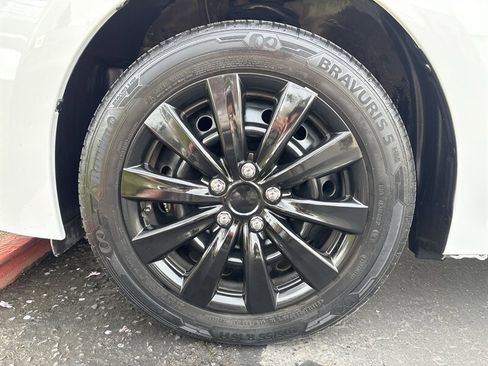 Used 2016 Toyota Corolla LE image 18