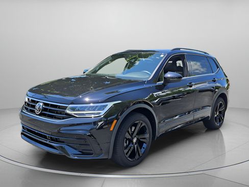Used 2024 Volkswagen Tiguan SE R-Line FWD image 1
