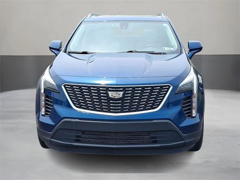 Used 2019 Cadillac XT4 Luxury w/ Cold Weather Package FWD image 2
