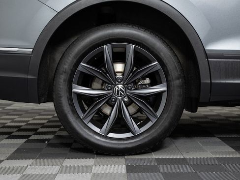 Used 2023 Volkswagen Tiguan SE image 40