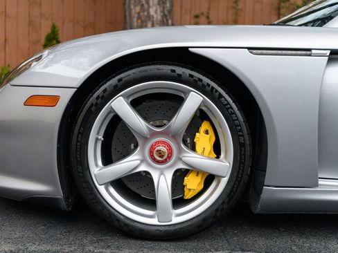 Used 2005 Porsche Carrera GT image 12
