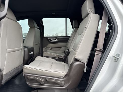 Used 2022 GMC Yukon SLT w/ SLT Premium Package RWD image 31
