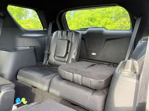 Used 2018 Ford Explorer XLT w/ Equipment Group 202A AWD/4WD image 8
