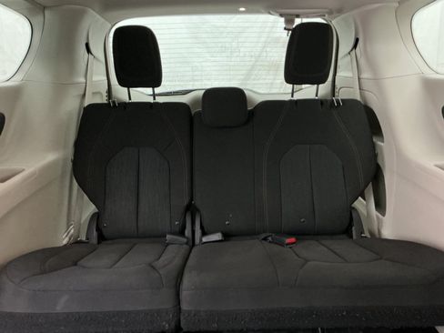 Used 2020 Chrysler Pacifica Touring w/ Advanced Safetytec Group FWD image 25