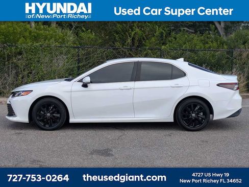 Used 2022 Toyota Camry LE FWD image 2