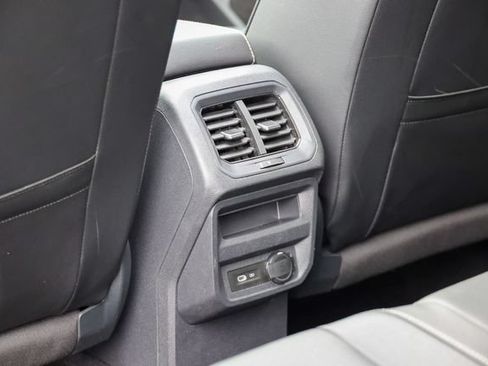 Used 2022 Volkswagen Tiguan SE AWD/4WD image 44