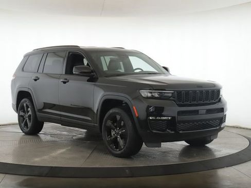 Used 2025 Jeep Grand Cherokee L Limited w/ Black Appearance Package image 2
