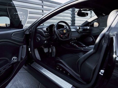 Used 2018 Ferrari GTC4Lusso T image 29