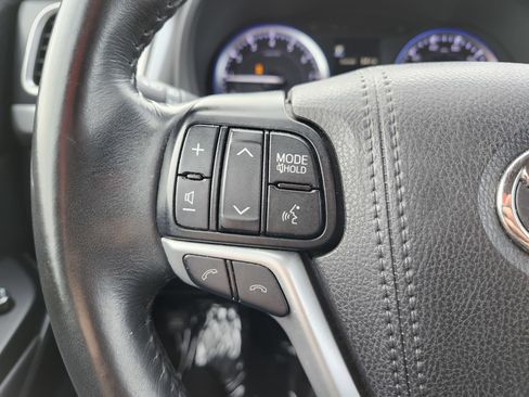 Used 2017 Toyota Highlander Limited image 41