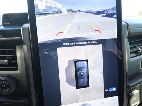 Used 2023 Ford Expedition Platinum image 6