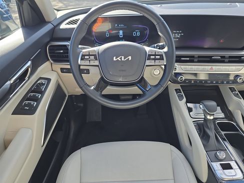 Used 2025 Kia Telluride S image 16